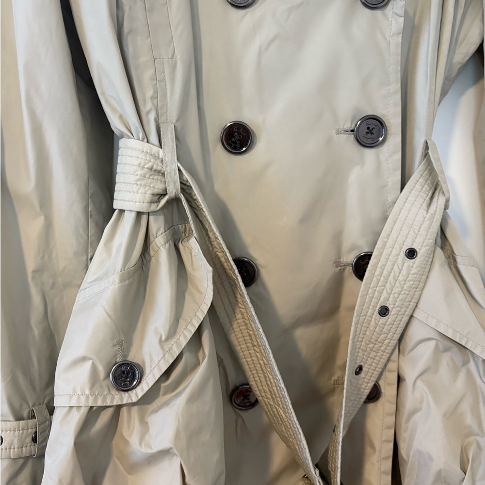 Burberry Classic Tan Trench rain Coat - Picture 6 of 11
